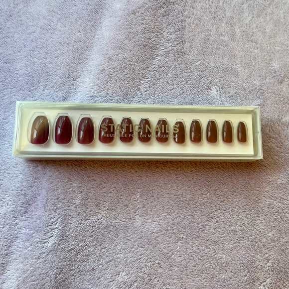 Static Nails - Picture 3 of 4